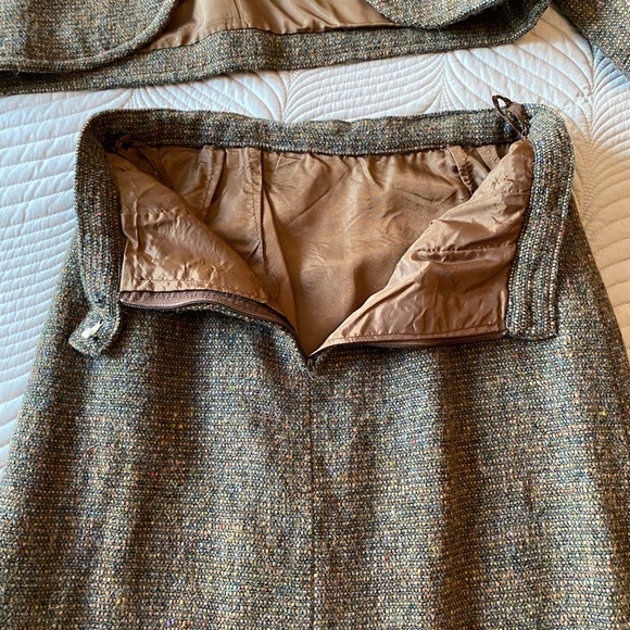 Vintage tweed 2 pc suit. Brown tweed, satin lined size sm. - Picture 6 of 11